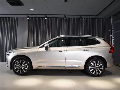 Volvo XC60 2,0 B4 AWD Plus Bright Bezklíč 145 kW automat šedá