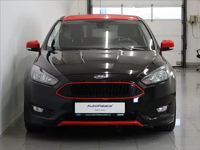 Ford Focus 1,0 EB Red & Black 1.maj.70tkm 92 kW černá