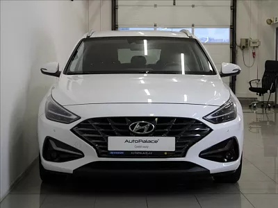 Hyundai i30 1,6 CRDi Smart KAM. 129tkm. 85 kW bílá