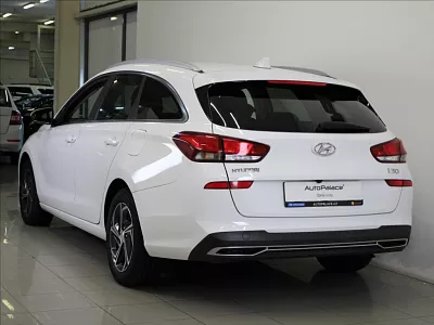 Hyundai i30 1,6 CRDi Smart KAM. 129tkm. 85 kW bílá