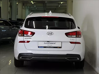 Hyundai i30 1,6 CRDi Smart KAM. 129tkm. 85 kW bílá