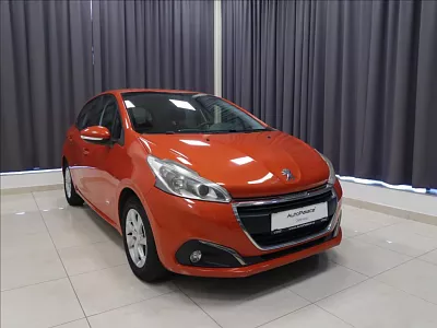 Peugeot 208 1,2 PureTech 82 k MAN5 60 kW oranžová