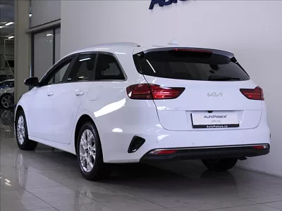 Kia Ceed 1,6 CRDI 100kW AKČNÍ CENA! 100 kW bílá