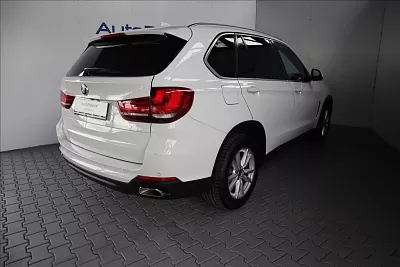 BMW X5 3,0 xDrive30d 190KW 190 kW automat biela