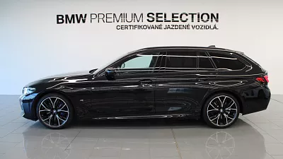 BMW 530d xDrive Touring 210 kW automat Black Sapphire Metallic