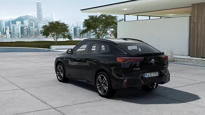 BMW iX2 eDrive20 150 kW automat Black Sapphire