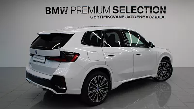 BMW iX1 xDrive30 225 kW automat Mineral White