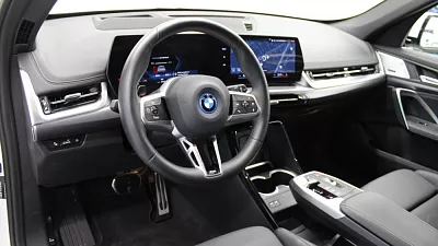 BMW iX1 xDrive30 225 kW automat Mineral White