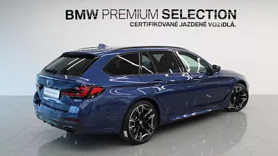 BMW 530d xDrive Touring 210 kW automat Phytonic Blue