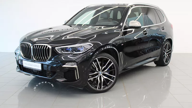 BMW X5 M50i 390 kW automat Black Sapphire Metallic