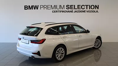 BMW 320d xDrive Touring 140 kW automat Mineral White