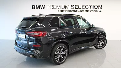 BMW X5 xDrive30d 210 kW automat Black Sapphire Metallic