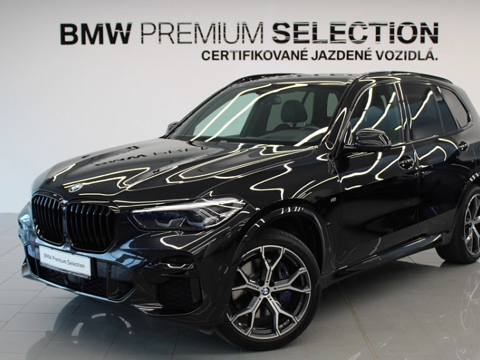 BMW X5 xDrive30d 210 kW automat Black Sapphire Metallic