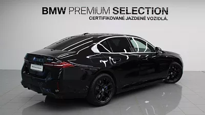 BMW 550e xDrive Sedan 360 kW automat Black Sapphire