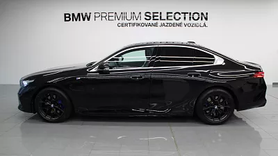 BMW 550e xDrive Sedan 360 kW automat Black Sapphire