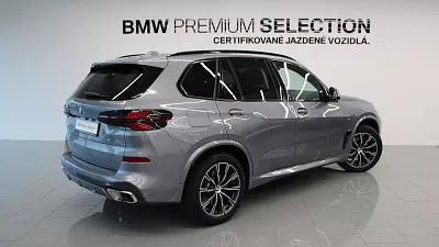 BMW X5 xDrive30d 210 kW automat Skyscraper grau metallic